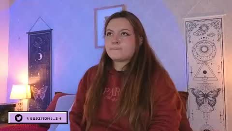 Snapshot of veesimons_dh chatting on 06.22.26 Vee Simons online show from 06.22.26