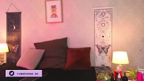 Snapshot of veesimons_dh chatting on 06.27.26 Vee Simons online show from 06.27.26