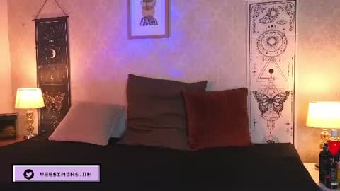 Snapshot of veesimons_dh chatting on 07.04.26 Vee Simons online show from 07.04.26