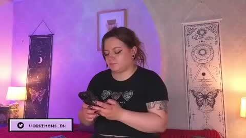 Snapshot of veesimons_dh chatting on 07.21.26 Vee Simons online show from 07.21.26
