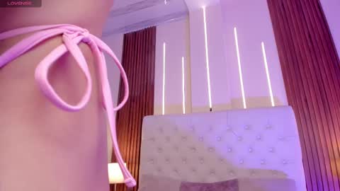 Snapshot of vega_roux chatting on 10.06.25 VEGA online show from 10.06.25