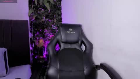 Snapshot of velakimm chatting on 11.14.25 Isabella online show from 11.14.25