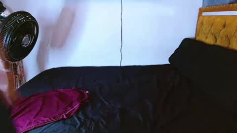 velk_hot1 online show from 04.24.26