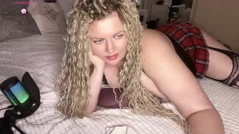 Snapshot of vellinka chatting on 09.27.25 vellinka online show from 09.27.25