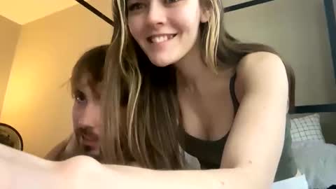 Snapshot of velmaxshaggy chatting on 03.05.25 velmaxshaggy online show from 03.05.25