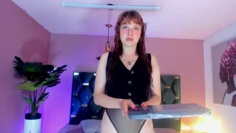 Snapshot of velvet_dreams_ chatting on 06.09.26 Isabella online show from 06.09.26