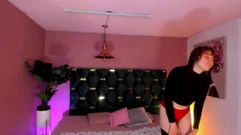 Snapshot of velvet_dreams_ chatting on 06.19.26 Isabella online show from 06.19.26