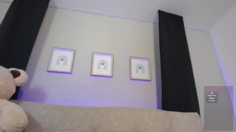 Snapshot of velvet_lia chatting on 03.10.26 Lia online show from 03.10.26