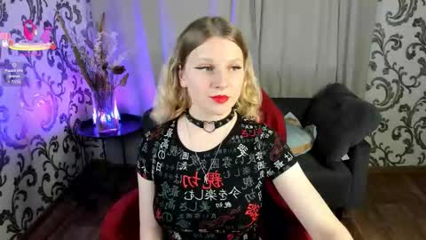velvet_peach_ online show from 10.19.25