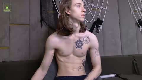 Snapshot of velvet_power chatting on 10.18.25 Ares online show from 10.18.25