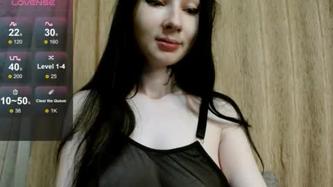 Snapshot of velvet_shadow chatting on 10.15.25 velvet_shadow online show from 10.15.25