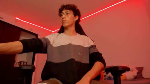 Snapshot of velvet_skyn chatting on 10.04.25 juansito online show from 10.04.25