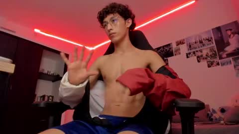 Snapshot of velvet_skyn chatting on 10.16.25 juansito online show from 10.16.25