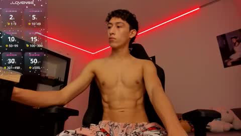 Snapshot of velvet_skyn chatting on 12.18.25 juansito online show from 12.18.25