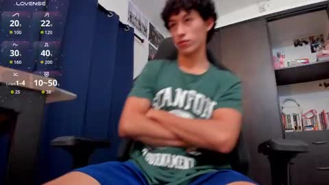 Snapshot of velvet_skyn chatting on 06.21.26 juansito online show from 06.21.26