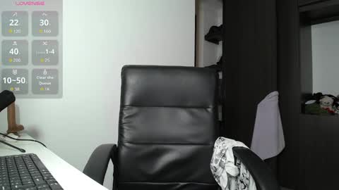Snapshot of venelope1 chatting on 04.21.26 Venelope 3 online show from 04.21.26