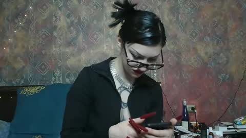 Snapshot of venera_goddess chatting on 11.30.25 Naly online show from 11.30.25