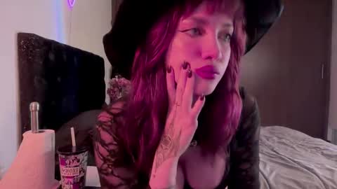 Lanna   online show from 10.17.25