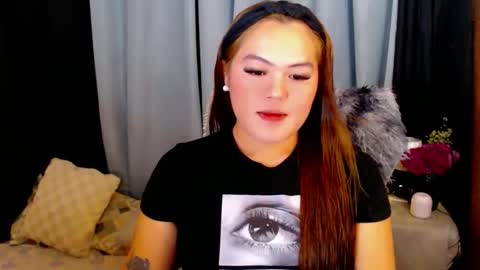 Snapshot of venus_colly chatting on 11.30.25 I am Colly Your mystery girl online show from 11.30.25