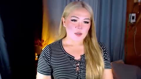 Snapshot of venus_colly chatting on 06.11.26 I am Colly Your mystery girl online show from 06.11.26