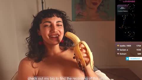 Snapshot of venus_in_jeans chatting on 01.15.25 Bella online show from 01.15.25