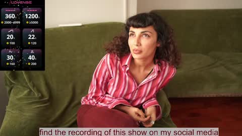 Snapshot of venus_in_jeans chatting on 10.14.25 Bella online show from 10.14.25