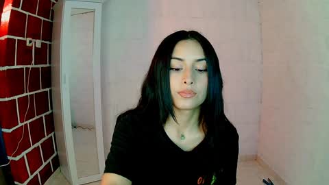 Snapshot of venus_megan chatting on 12.19.24 emily independent account MY conextion 1100 GTM to 17hr GTM online show from 12.19.24