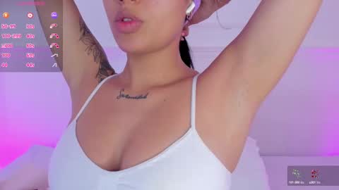 Snapshot of venus_nite chatting on 09.20.25 venus_nite online show from 09.20.25