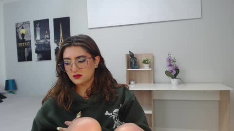 Mia online show from 09.19.25