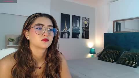 Mia online show from 10.07.25