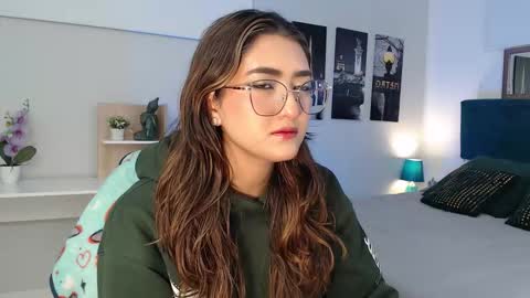 Mia online show from 10.14.25