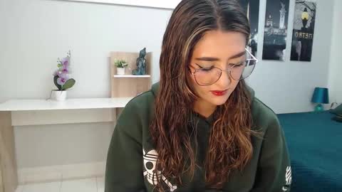 Mia online show from 10.15.25