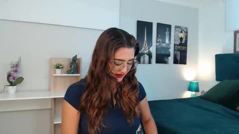 Mia online show from 10.16.25