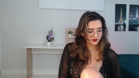 Mia online show from 10.28.25