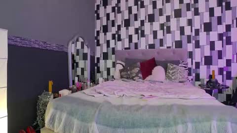 venusinylons online show from 12.22.25