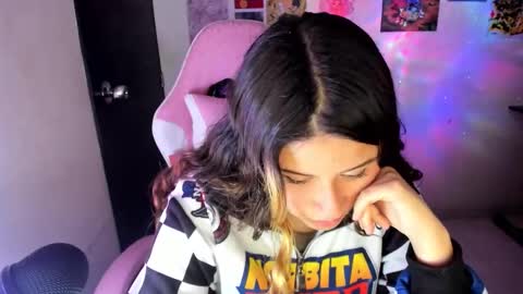 Snapshot of venussx_x chatting on 11.19.25 Venus MY BDAY 29 SEPT online show from 11.19.25