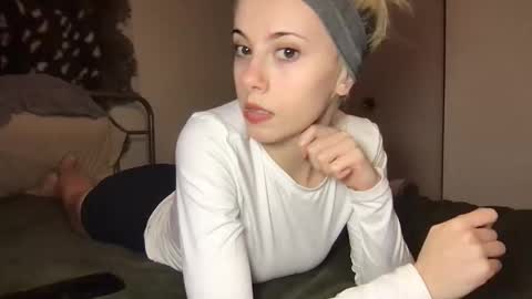 Snapshot of venustheflytrap chatting on 03.24.26 venustheflytrap online show from 03.24.26