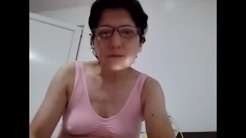 Snapshot of vera_elle chatting on 09.25.25 Vera online show from 09.25.25