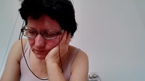 Snapshot of vera_elle chatting on 10.28.25 Vera online show from 10.28.25