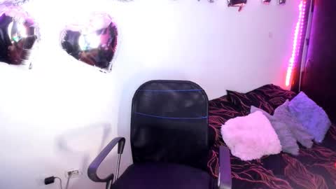 Snapshot of vero_jhonson chatting on 02.23.25  karolina online show from 02.23.25