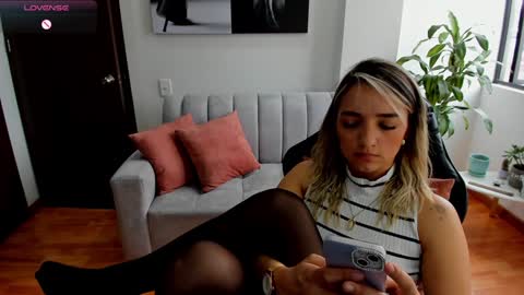 Snapshot of veromars_ chatting on 02.05.25 Catalina online show from 02.05.25