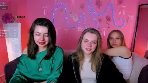 Snapshot of veronica_bubble chatting on 05.18.26 Ronni online show from 05.18.26