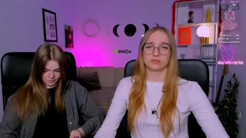Snapshot of veronica_bubble chatting on 05.21.26 Ronni online show from 05.21.26