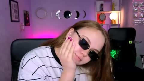Snapshot of veronica_bubble chatting on 06.11.26 Ronni online show from 06.11.26