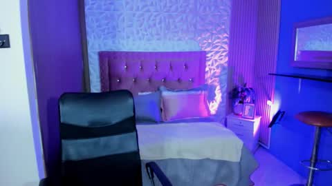 Snapshot of veronica_em1 chatting on 10.20.25 VERONICA online show from 10.20.25