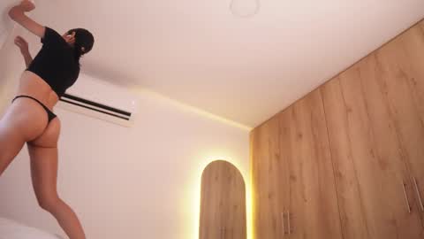 Snapshot of veronica_mendez1 chatting on 12.13.25 Veronica online show from 12.13.25