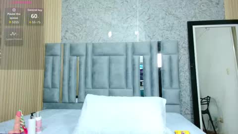 Snapshot of veronica_roose chatting on 10.24.25 Veronica online show from 10.24.25