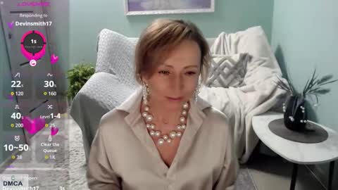 Snapshot of veronicagilbert chatting on 10.28.25 Helen online show from 10.28.25