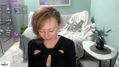 Snapshot of veronicagilbert chatting on 11.21.25 Helen online show from 11.21.25