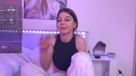 Snapshot of veronicaleal_ chatting on 10.06.25 Vivi online show from 10.06.25